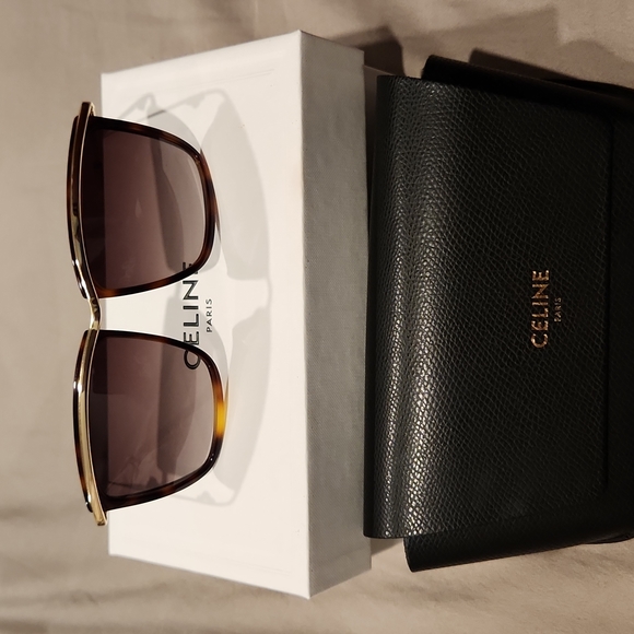 NWT CELINE CL40141U This square Celine sunglass is havana and gold frame. - Picture 3 of 12
